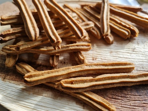 Snack (paluszki) KETO z mąki łubinowej z papryką i majerankiem 75 g.jpg
